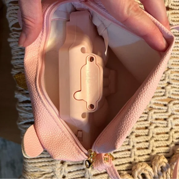 Light pink pleather unicorn purse (switch inside that makes eyes open & close) - Picture 3 of 5